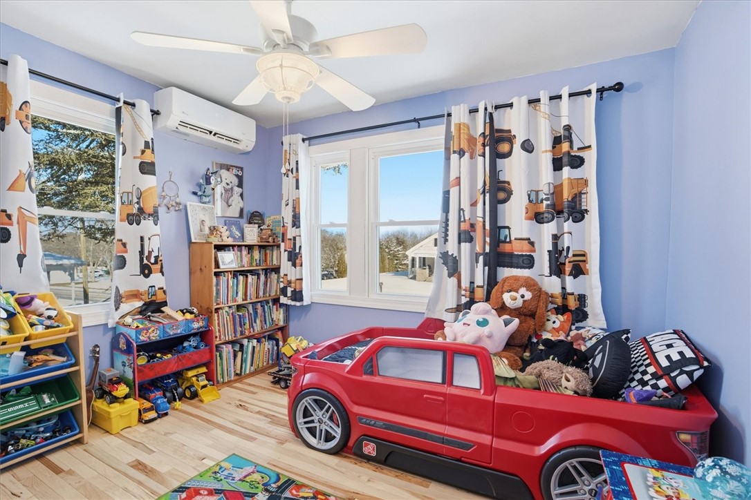 91 Church Street Westerly, RI 02808 - Photo 11 of 39