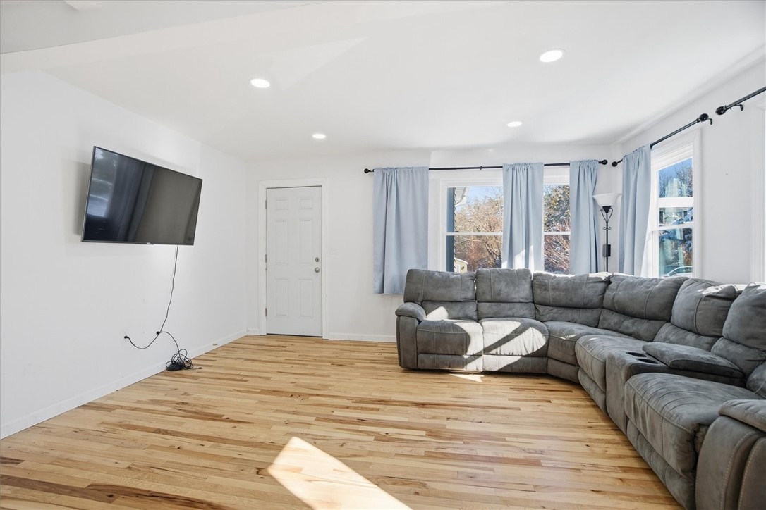 91 Church Street Westerly, RI 02808 - Photo 5 of 39