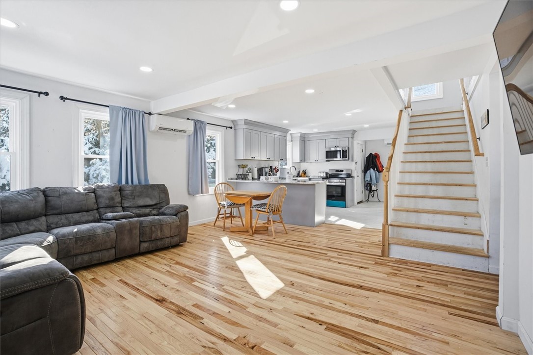 91 Church Street Westerly, RI 02808 - Photo 6 of 39