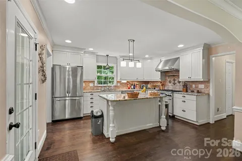 $800,000 | 5812 Camelot Drive, Charlotte, NC 28270