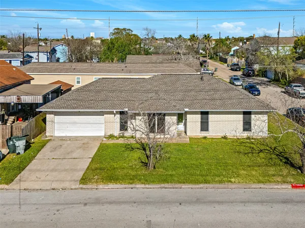 $2,200 | 1318 55th Street, Galveston, TX 77551
