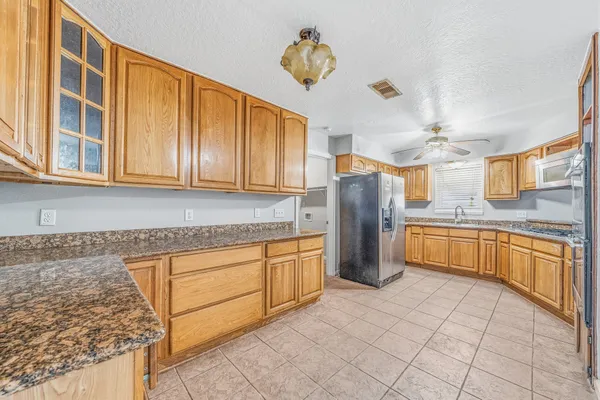 $2,400 | 1318 55th Street, Galveston, TX 77551