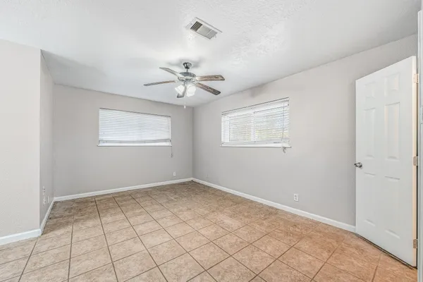 $2,400 | 1318 55th Street, Galveston, TX 77551