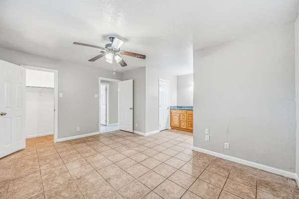 $2,400 | 1318 55th Street, Galveston, TX 77551