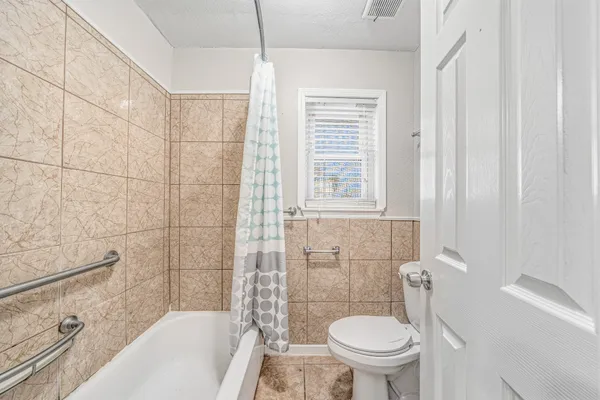 $2,400 | 1318 55th Street, Galveston, TX 77551