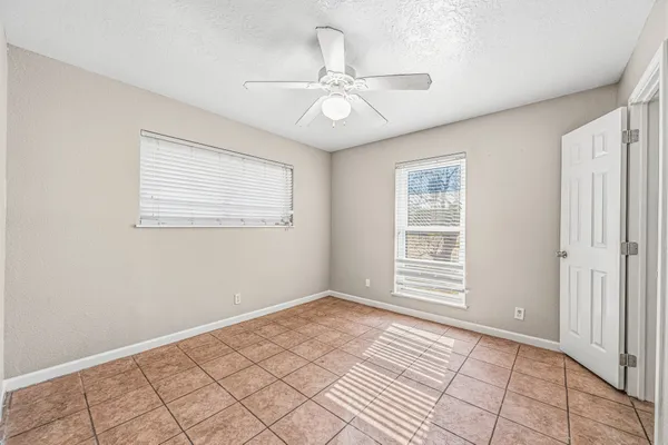 $2,400 | 1318 55th Street, Galveston, TX 77551