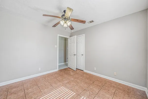 $2,200 | 1318 55th Street, Galveston, TX 77551