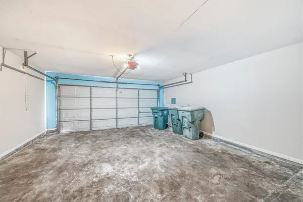 $2,400 | 1318 55th Street, Galveston, TX 77551