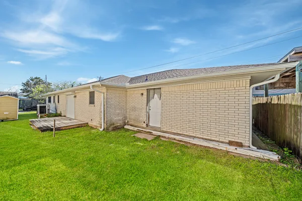 $2,200 | 1318 55th Street, Galveston, TX 77551