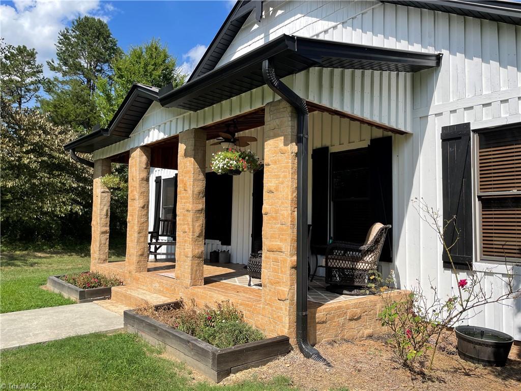 277 Cunningham Road Thomasville, NC 27360 - Photo 2 of 26