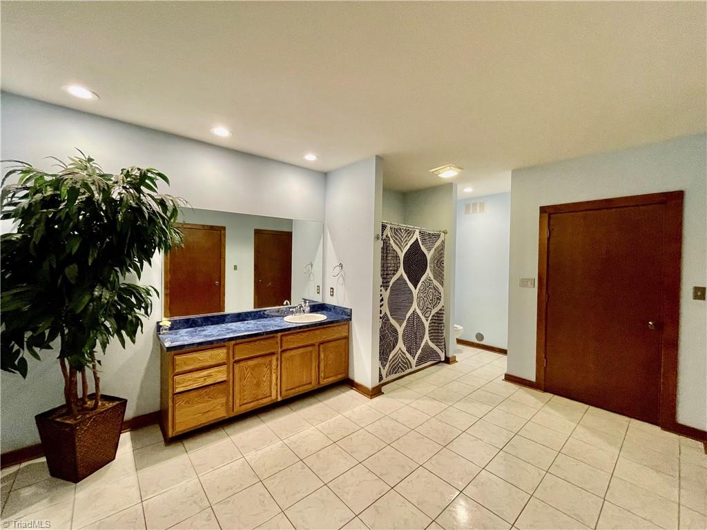 277 Cunningham Road Thomasville, NC 27360 - Photo 24 of 26 Basement Bath