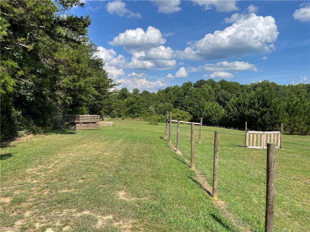 277 Cunningham Road Thomasville, NC 27360 - Photo 5 of 26