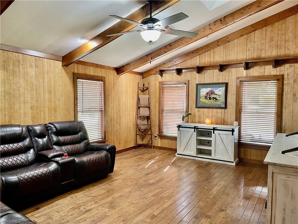 277 Cunningham Road Thomasville, NC 27360 - Photo 9 of 26 Living Room - Main