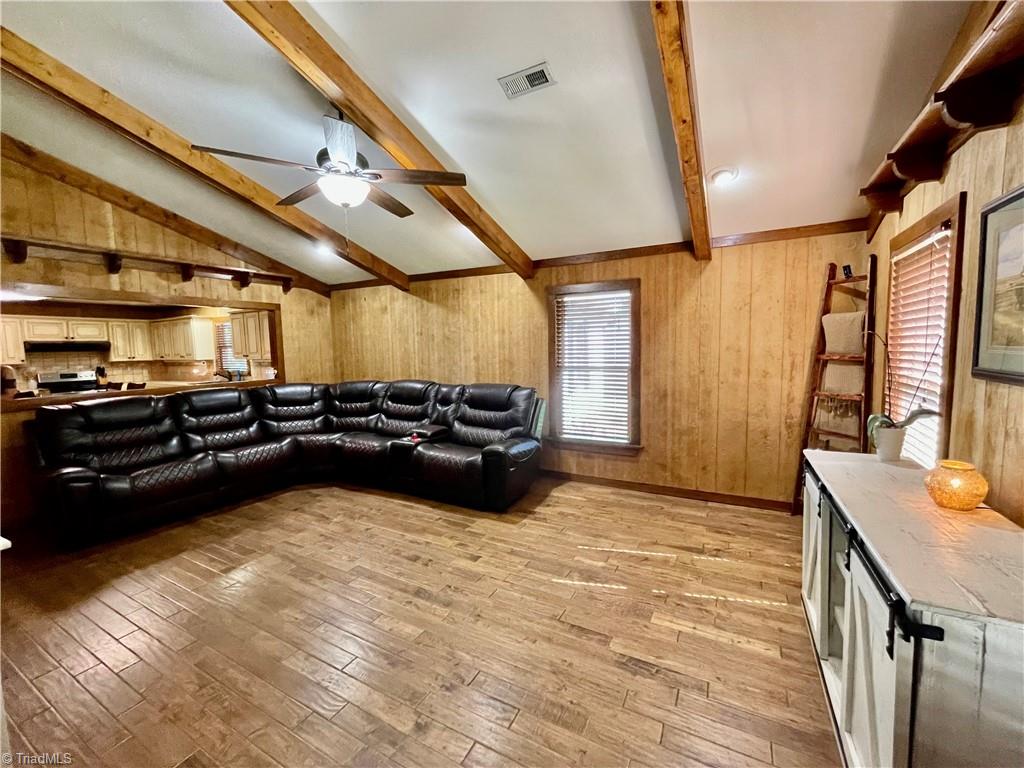 277 Cunningham Road Thomasville, NC 27360 - Photo 10 of 26 Living Room - Main