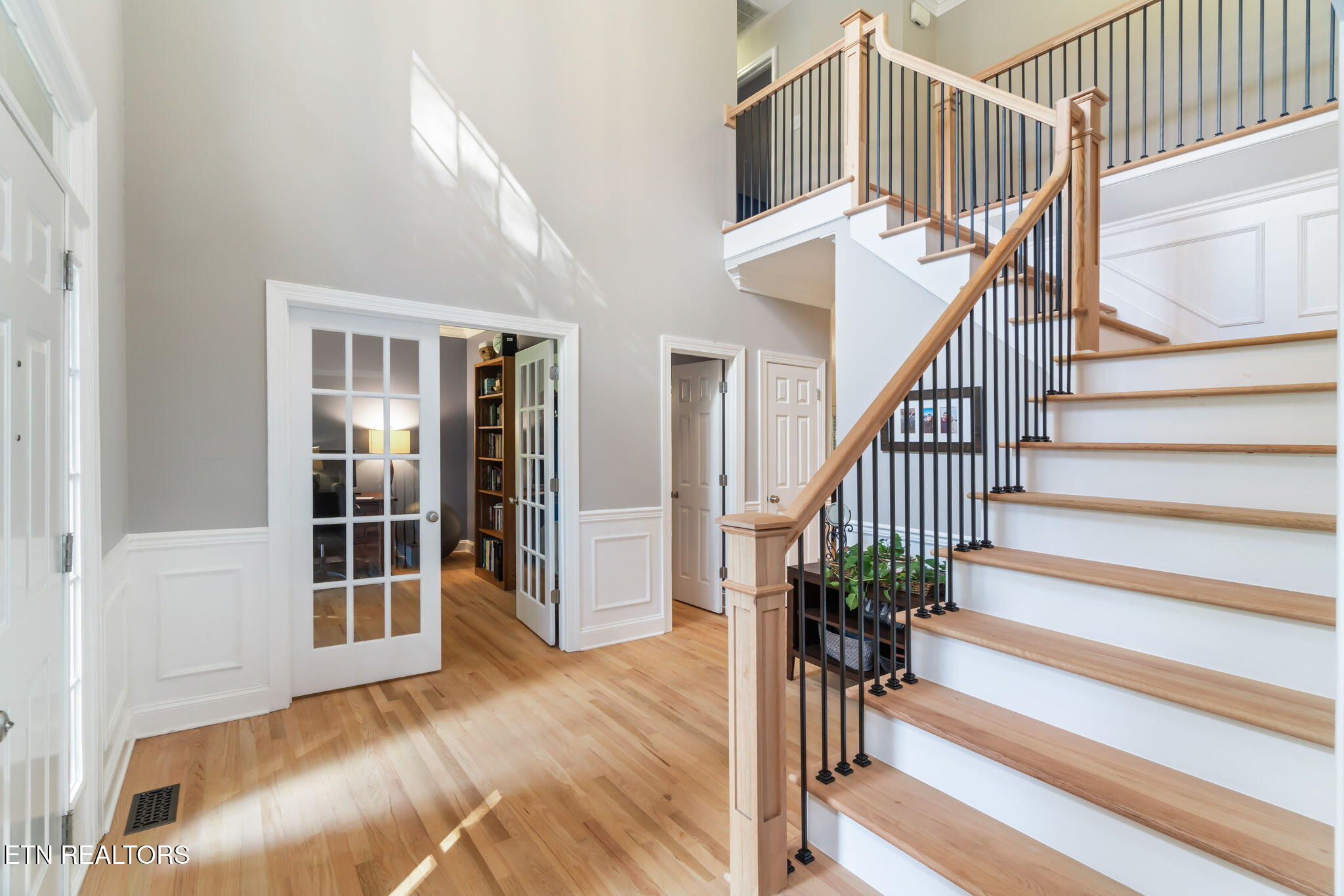 2016 Lyons Ridge Road Knoxville, TN 37919 - Photo 3 of 39 Front Stairs