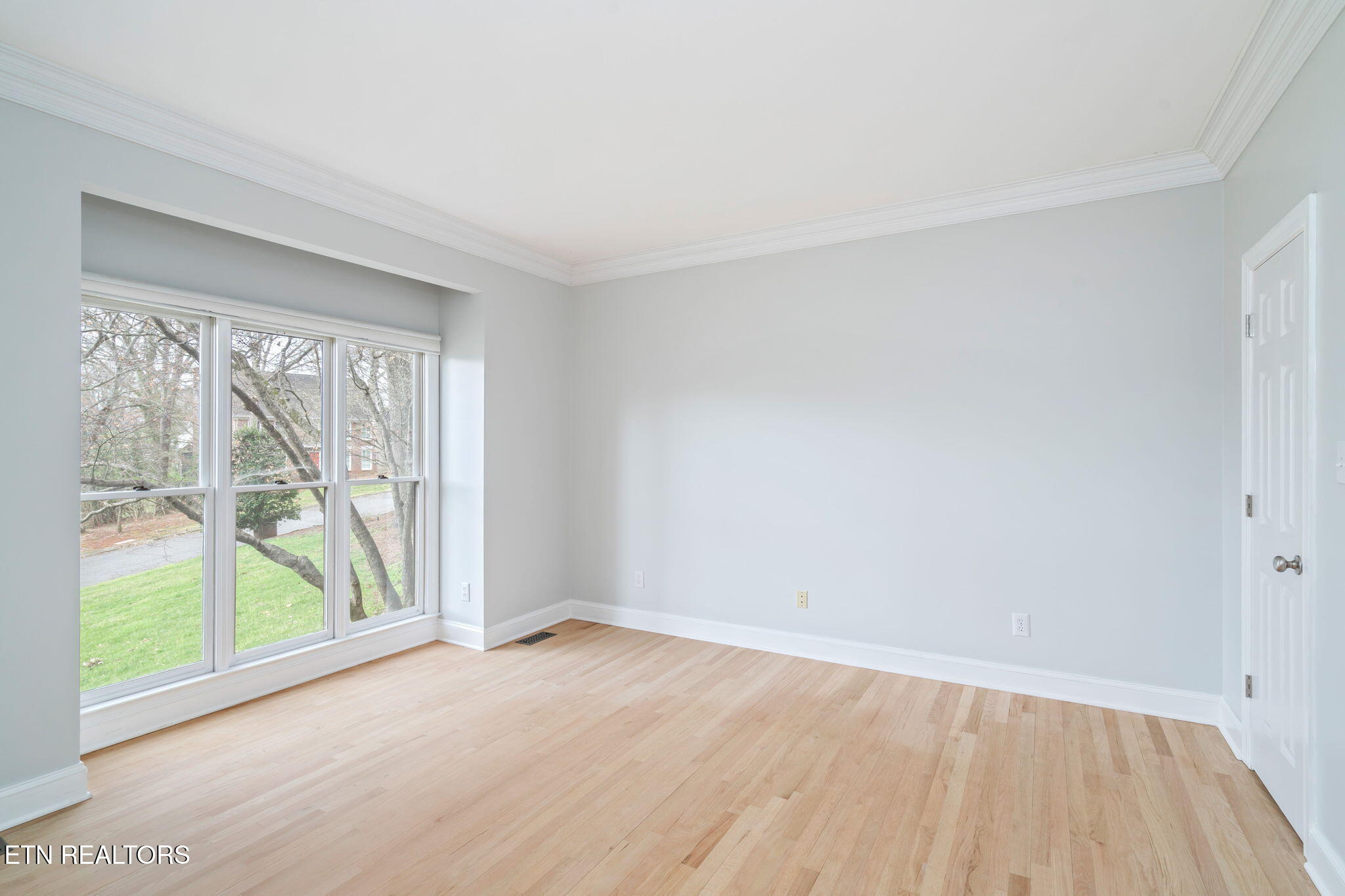 2016 Lyons Ridge Road Knoxville, TN 37919 - Photo 9 of 39 Main Level Office:Bedroom 2