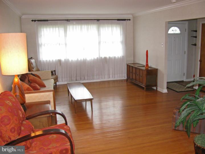 807 Brighton Road Cherry Hill, NJ 08034 - Photo 3 of 15 Living Room