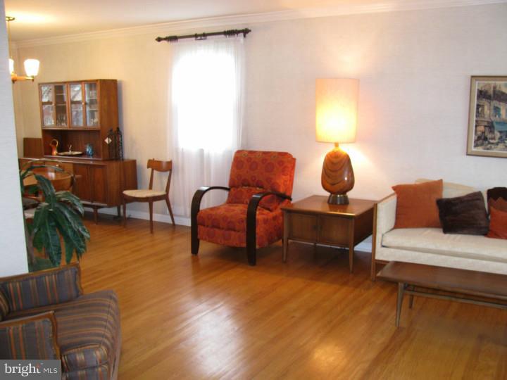 807 Brighton Road Cherry Hill, NJ 08034 - Photo 4 of 15 Living Room