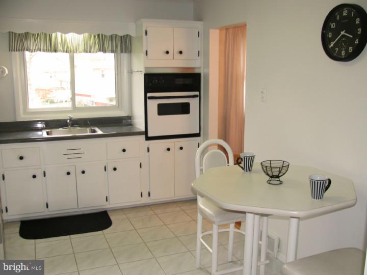 807 Brighton Road Cherry Hill, NJ 08034 - Photo 7 of 15 Kitchen