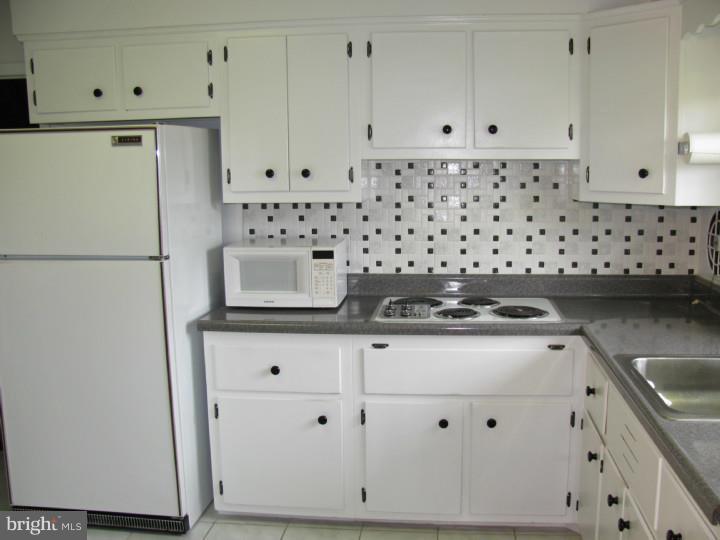 807 Brighton Road Cherry Hill, NJ 08034 - Photo 8 of 15 Kitchen