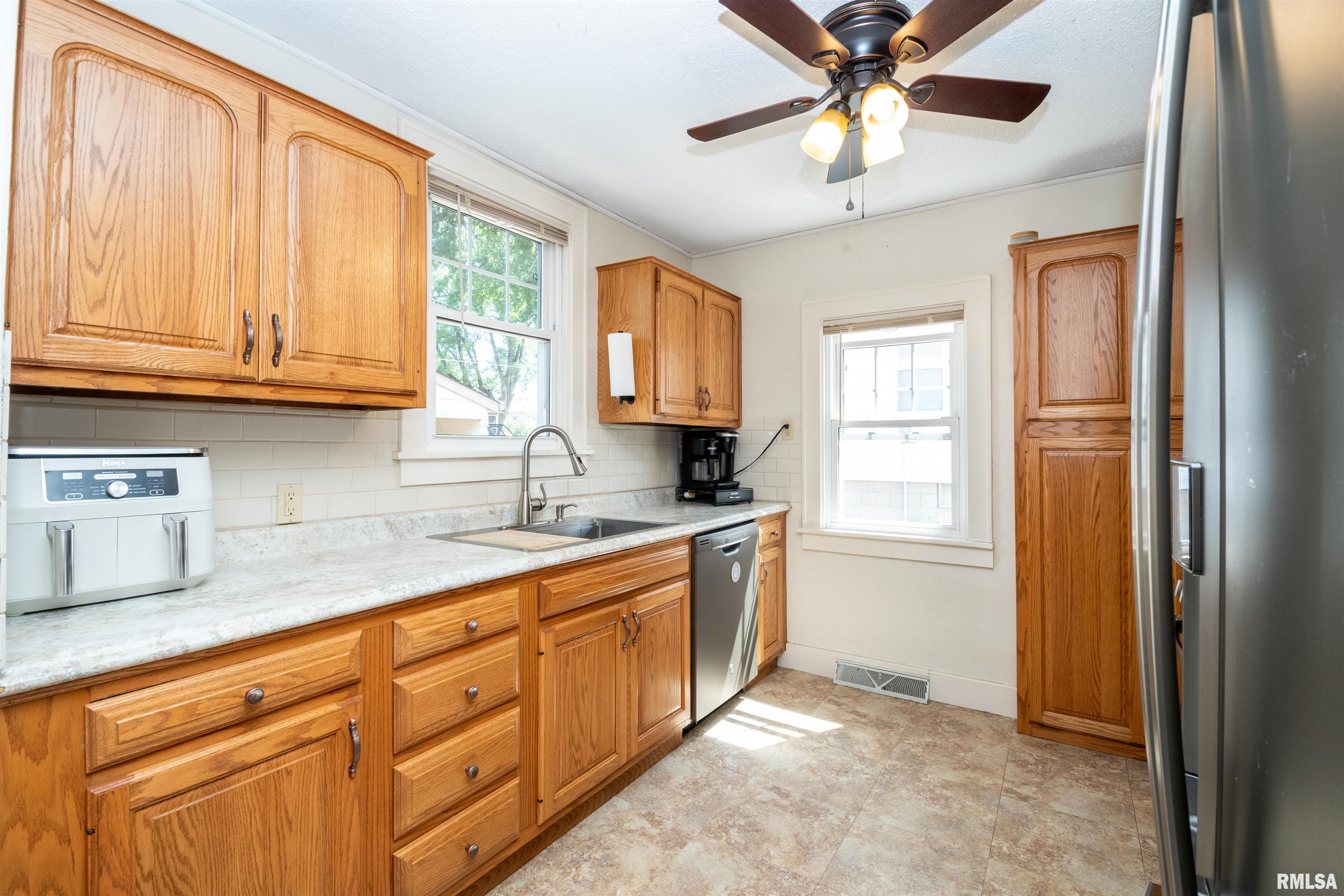1007 Chestnut Street Pekin, IL 61554 - Photo 15 of 38