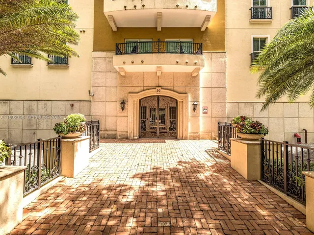 $680,000 | 20 Calabria Avenue, Unit 505, Coral Gables, FL 33134