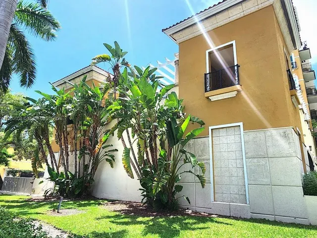 $715,000 | 20 Calabria Avenue, Unit 505, Coral Gables, FL 33134