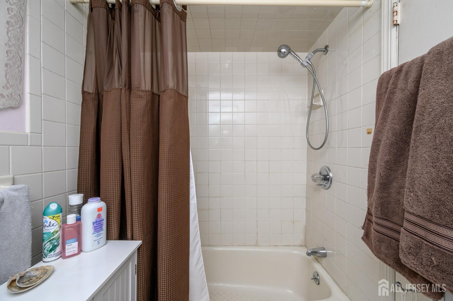 1650 Holly Road North Brunswick, NJ 08902 - Photo 17 of 41 a bathroom with a bath tub