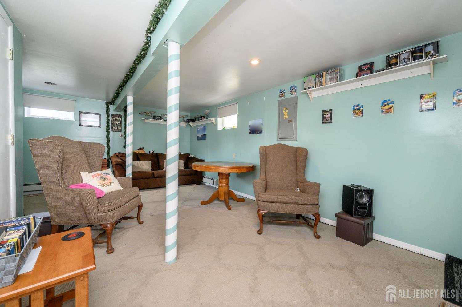 1650 Holly Road North Brunswick, NJ 08902 - Photo 25 of 41 a living room with furniture