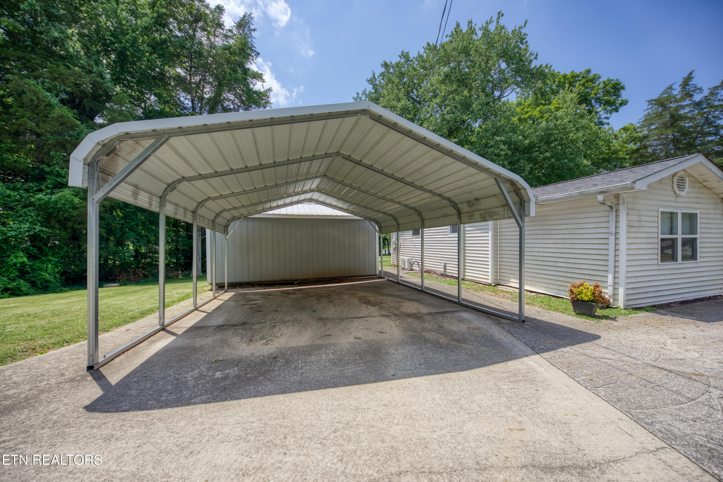 307 Anglers Cove Road Kingston, TN 37763 - Photo 14 of 44 0H3A9658_66_Original