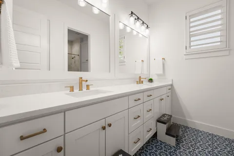 $1,300,000 | 209 Esperanza Petal Pass, Liberty Hill, TX 78642