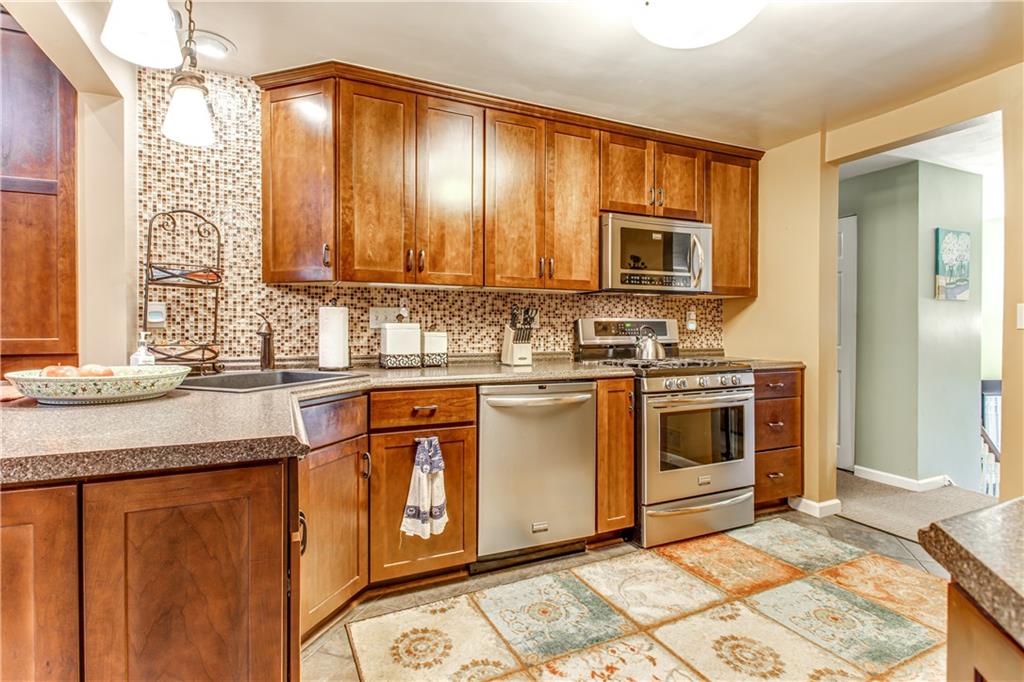128 Ridgeview Drive Monroeville, PA 15146 - Photo 8 of 25 Gallery Image 8