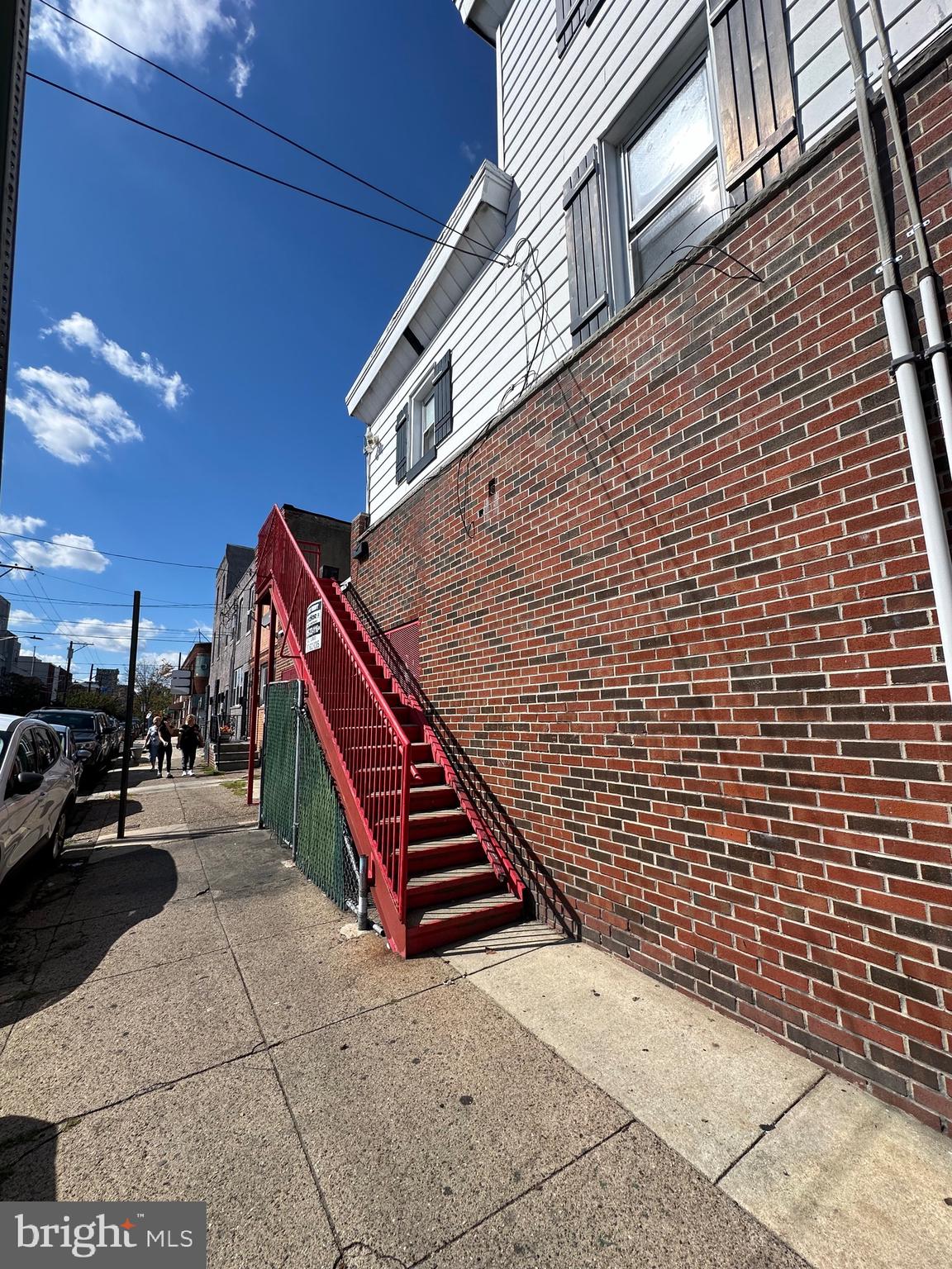 1846 South 12th Street, Unit 2 Philadelphia, PA 19148 - Photo 15 of 18 a backyard of a house with outdoor seating