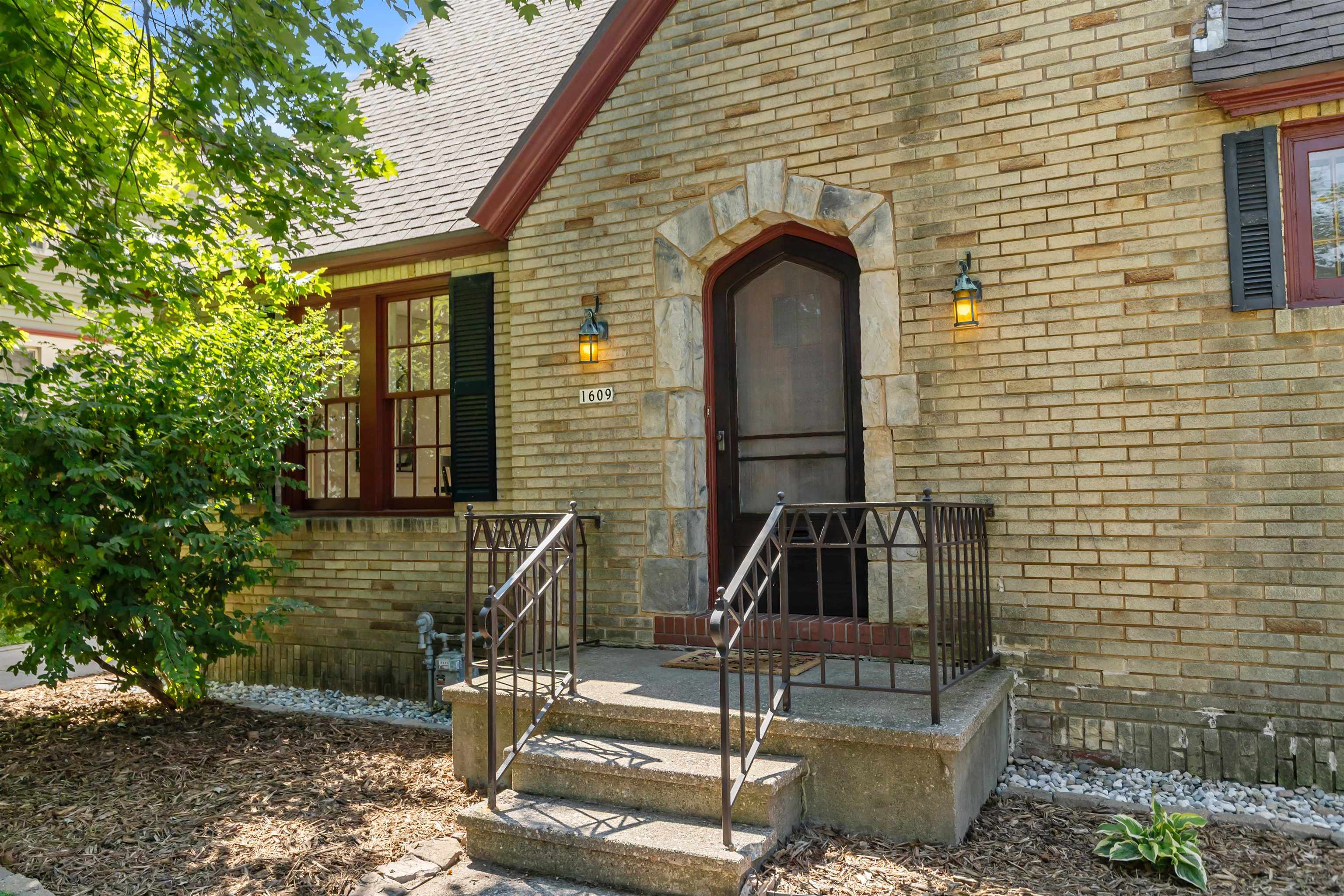 1609 Clark Street Stevens Point, WI 54481 - Photo 3 of 47