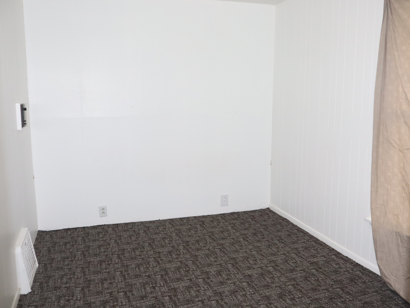 906 South Monroe Street Streator, IL 61364 - Photo 16 of 30 a room