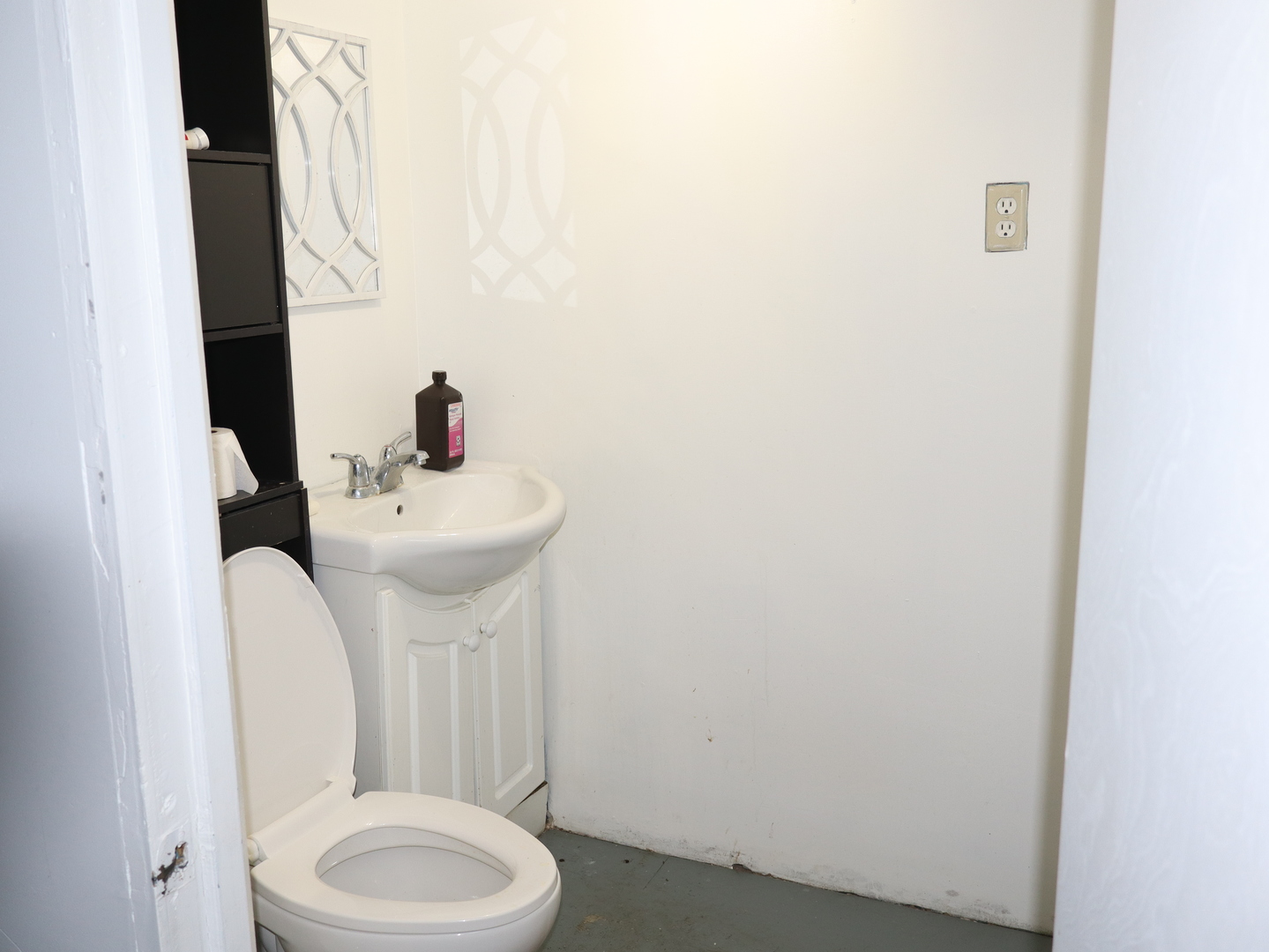 906 South Monroe Street Streator, IL 61364 - Photo 24 of 30 a bathroom with a sink a toilet and a mirror