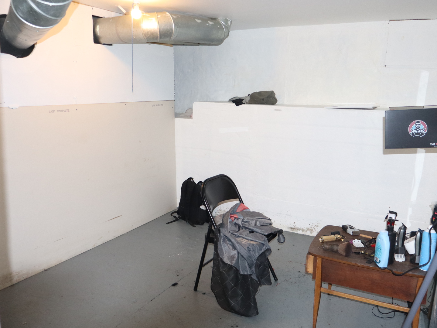 906 South Monroe Street Streator, IL 61364 - Photo 28 of 30 a room with a table and a chair