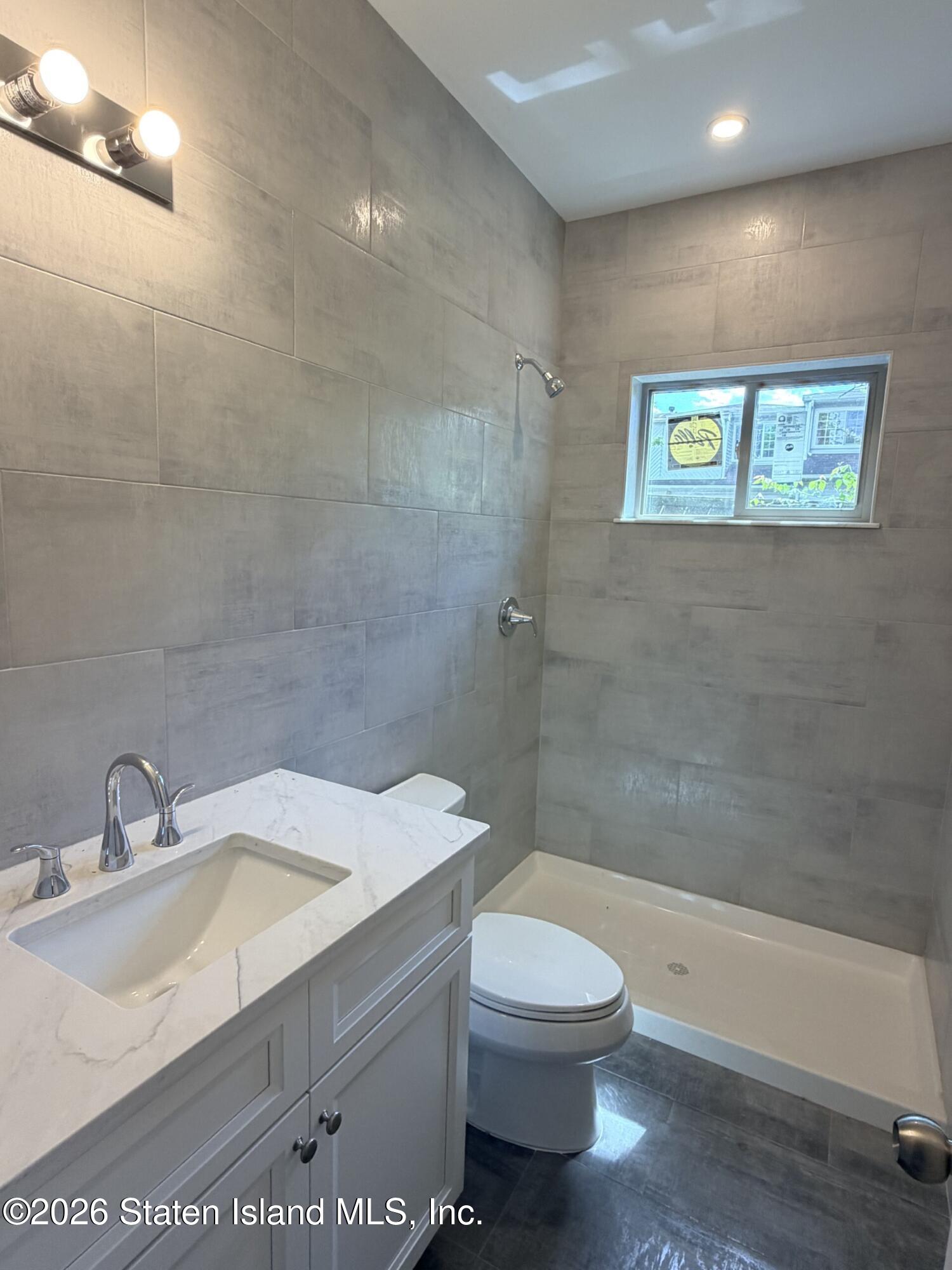 487 Woodrow Road Staten Island, NY 10312 - Photo 15 of 21 9c464b62-da1d-4851-9ceb-5c63c4ebd916