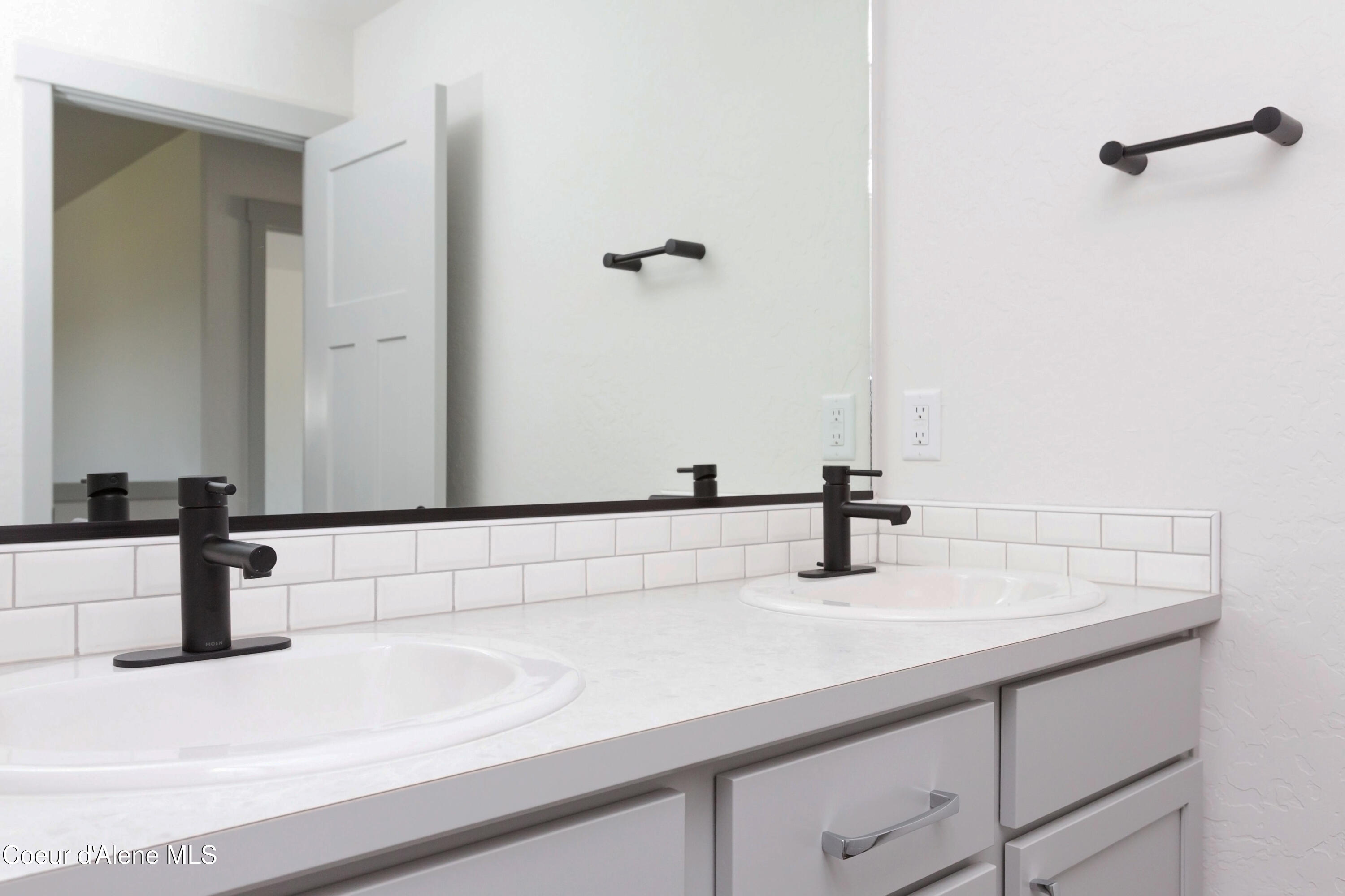 3367 North Segar Loop Post Falls, ID 83854 - Photo 19 of 35 18 - Upstairs Bathroom