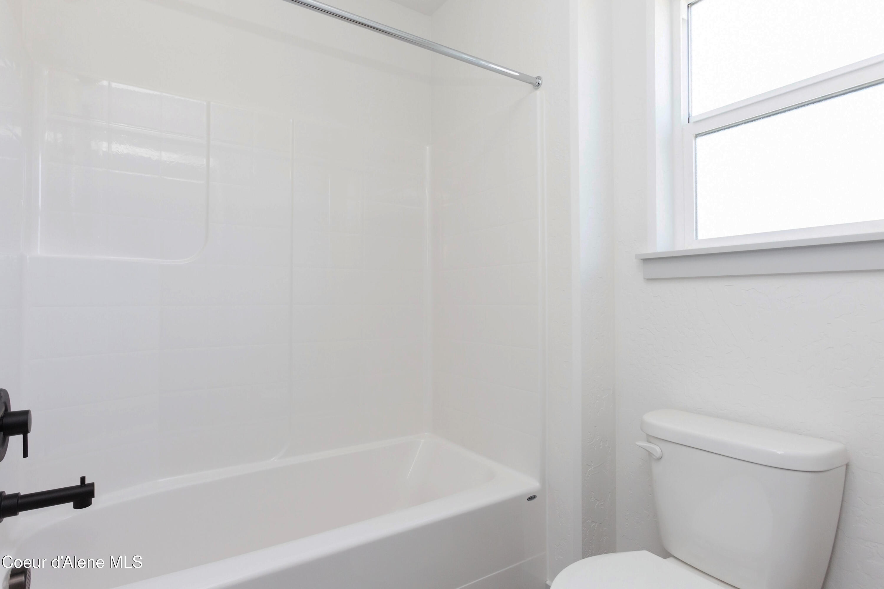 3367 North Segar Loop Post Falls, ID 83854 - Photo 20 of 35 19 - Upstairs Bath