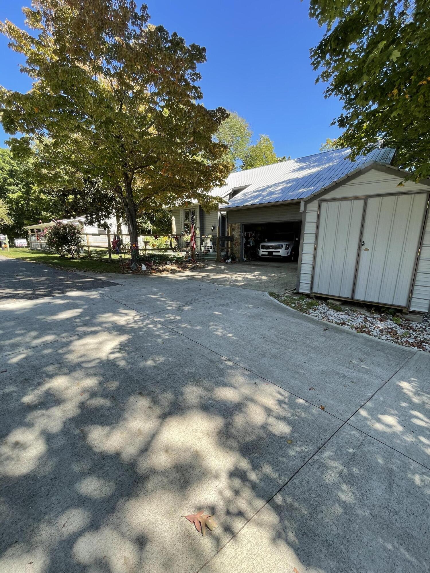561 Eagles Bluff Road Monticello, KY 42633 - Photo 4 of 53 40605E18-37B4-4F8F-954C-215AE671F8DA