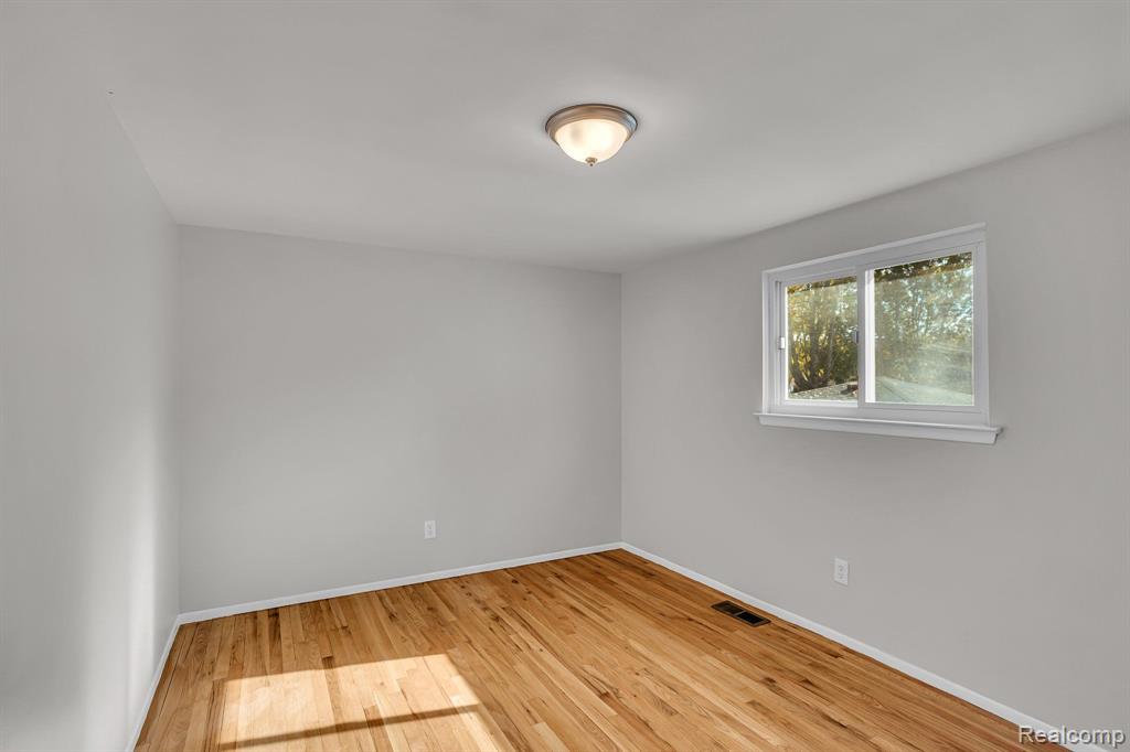 7828 Kaiser Street Canton, MI 48187 - Photo 22 of 32 Gallery Image 22