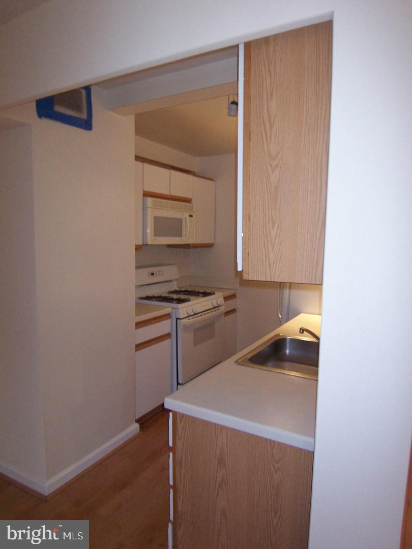 1601 18th Street Northwest, Unit 406 Washington, DC 20009 - Photo 13 of 30 Kitchen