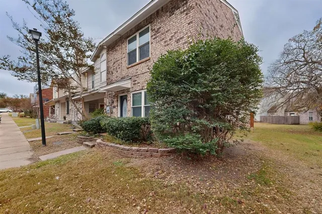 $1,995 | 3925 Brandon Park Drive, Garland, TX 75044