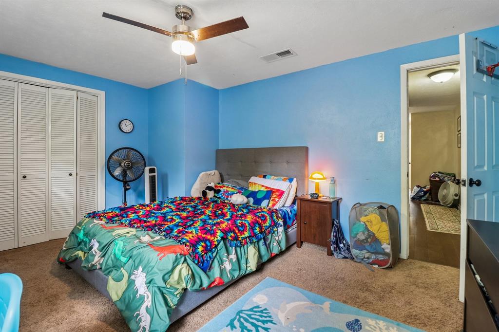820 North Bowen Road Arlington, TX 76012 - Photo 34 of 40 a bedroom with bed and a baby crib