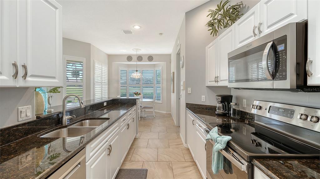 533 Fallbrook Drive Venice, FL 34292 - Photo 15 of 70