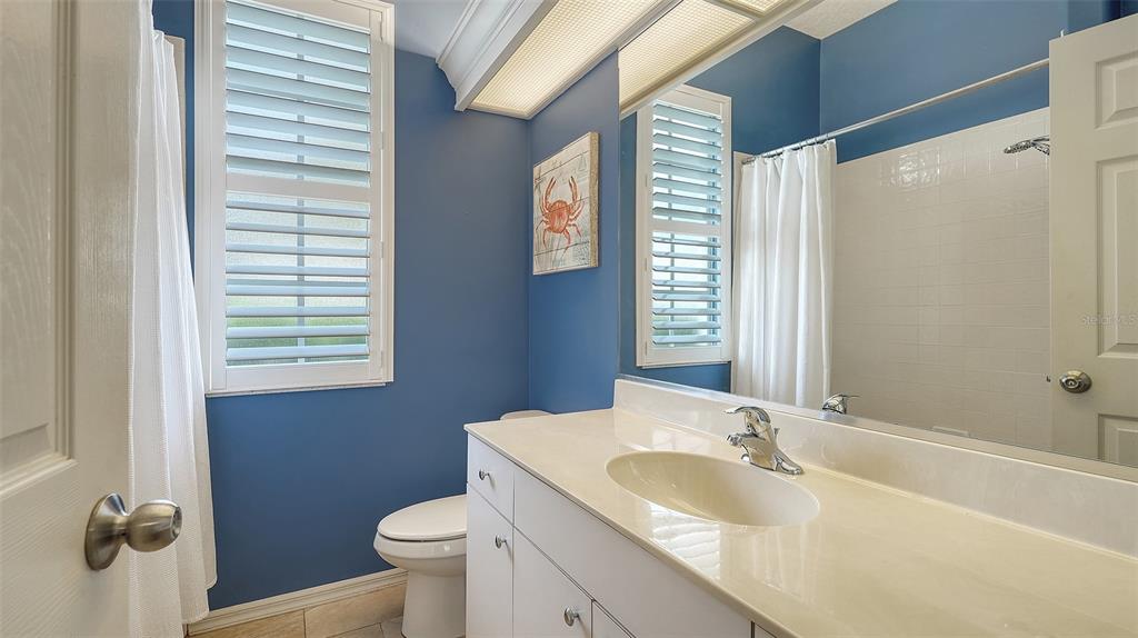 533 Fallbrook Drive Venice, FL 34292 - Photo 30 of 70 a bathroom with a sink toilet and shower