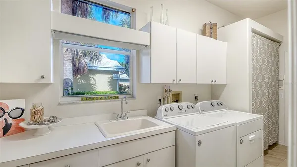 a view of a backyard with palm trees