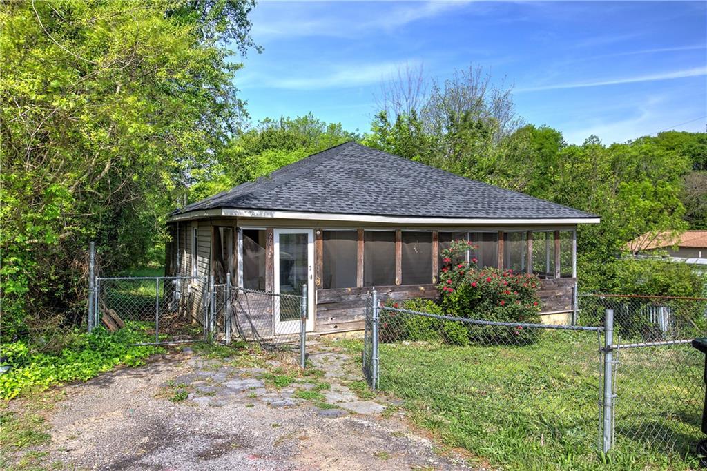 2014 Maple Avenue Southwest Rome, GA 30161 - Photo 21 of 22 a front view of a house with garden