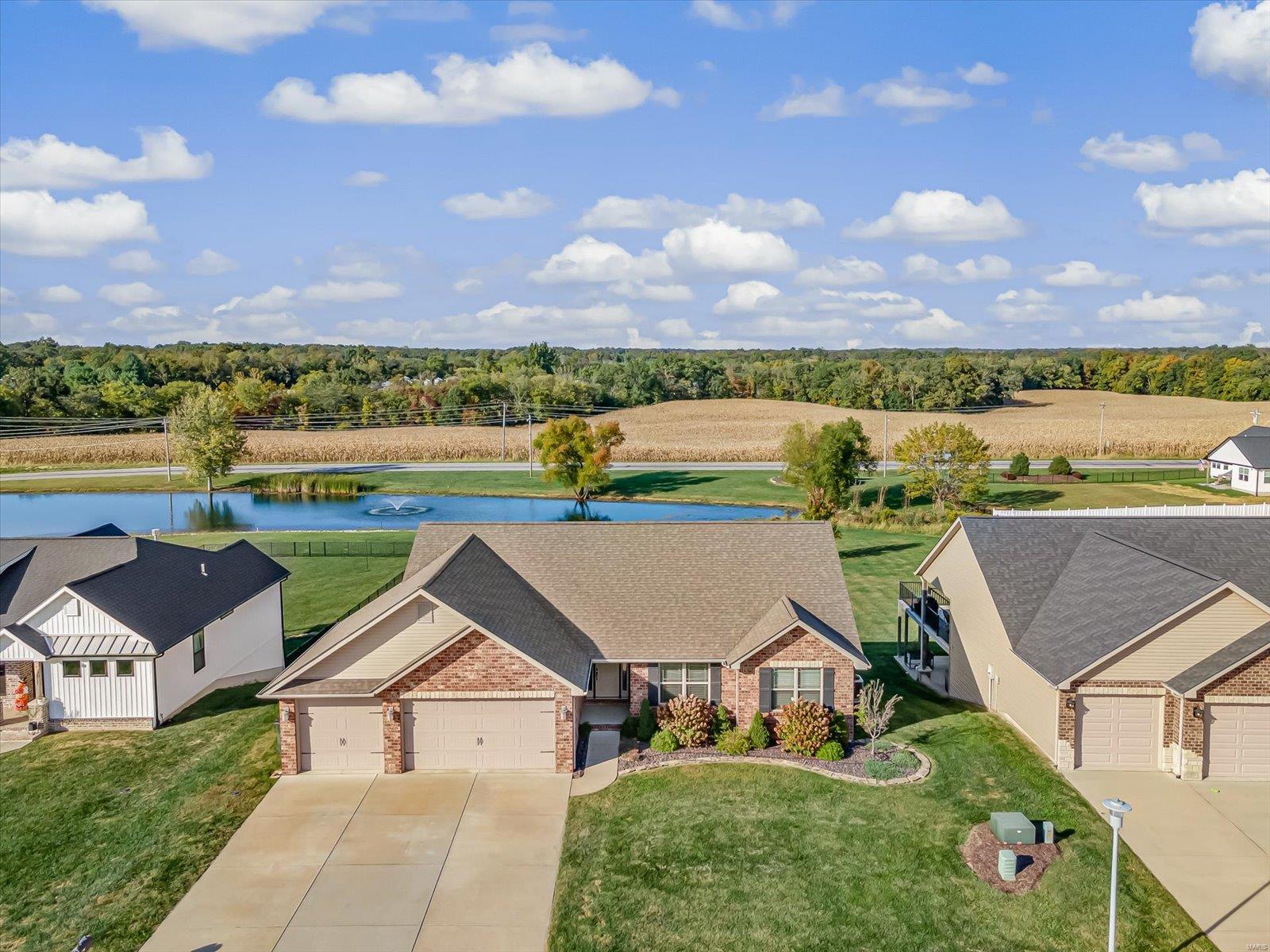 719 Pheasant Waterloo, IL 62298 - Photo 3 of 29 Gallery Image 3